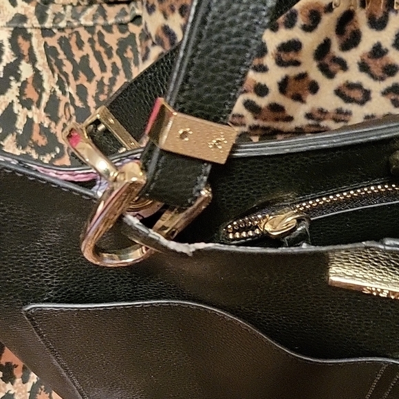 Steve Madden Black Vegan Leather Tote Bag with Floral Clutch/Cosmetic Pouch - Picture 13 of 16